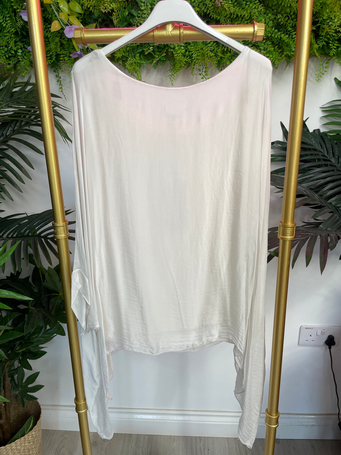 Silk Mix Batwing Top Faulty or used